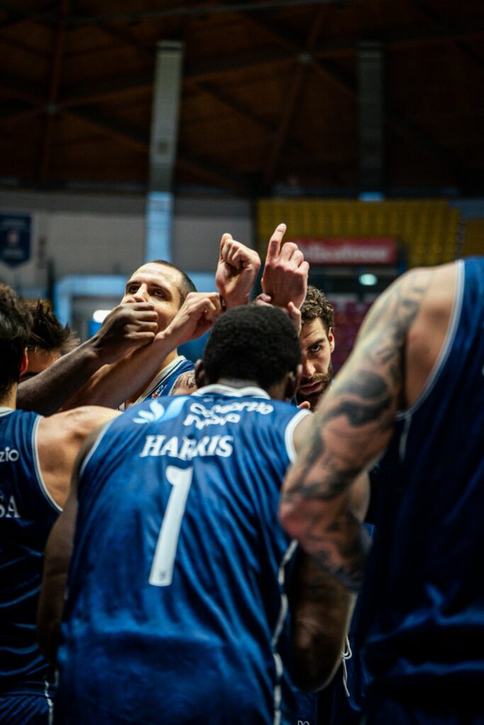 Falcidiata dalle assenze, con mezza squadra infortunata, la Fortitudo Flats Service ci prova fino in fondo ma a spuntarla è Bergamo